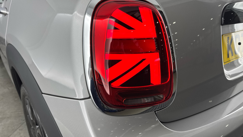 MINI Hatchback 1.5 Cooper Classic Premium 5dr Auto Petrol Hatchback